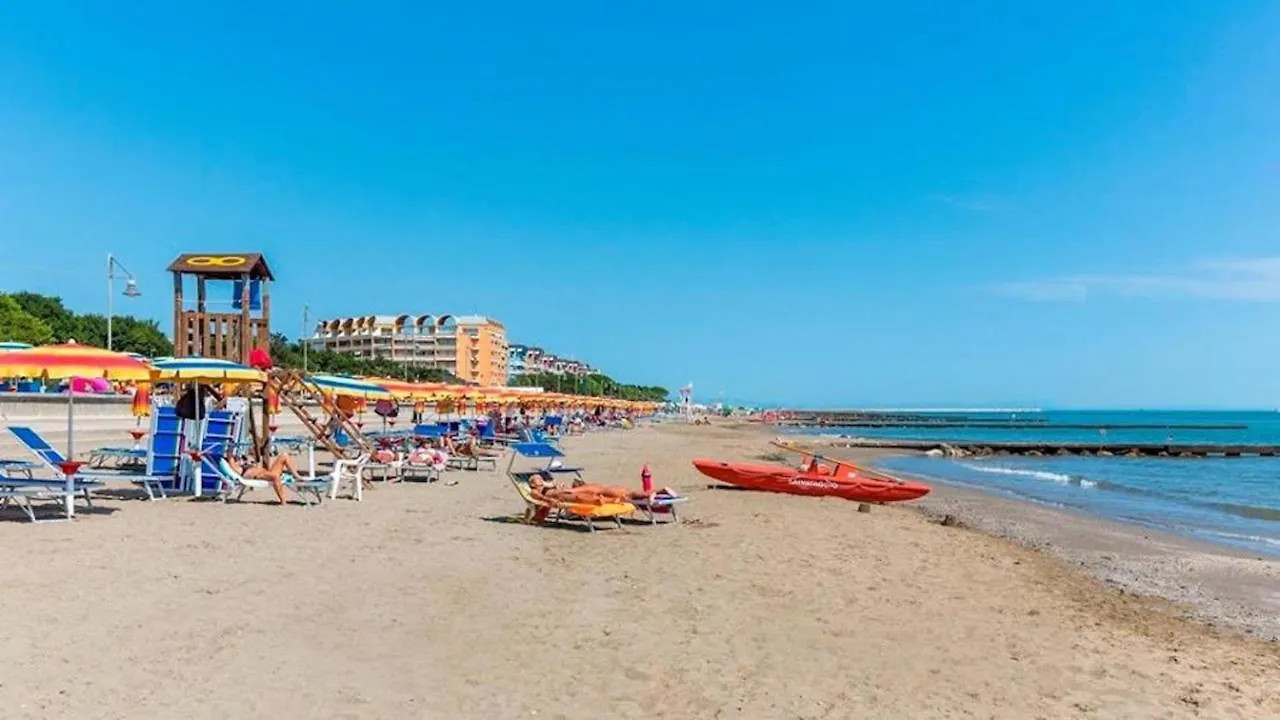 Cozy 1 Bedroom Apartment With Shared Pool And Lift Porto Santa Margherita di Caorle