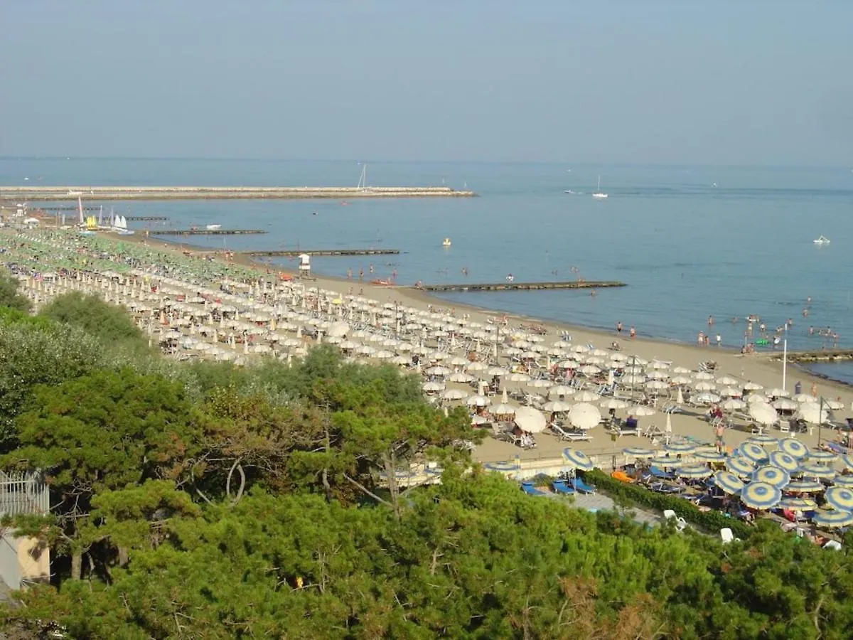 Cozy 1 Bedroom Apartment With Shared Pool And Lift Porto Santa Margherita di Caorle Italy